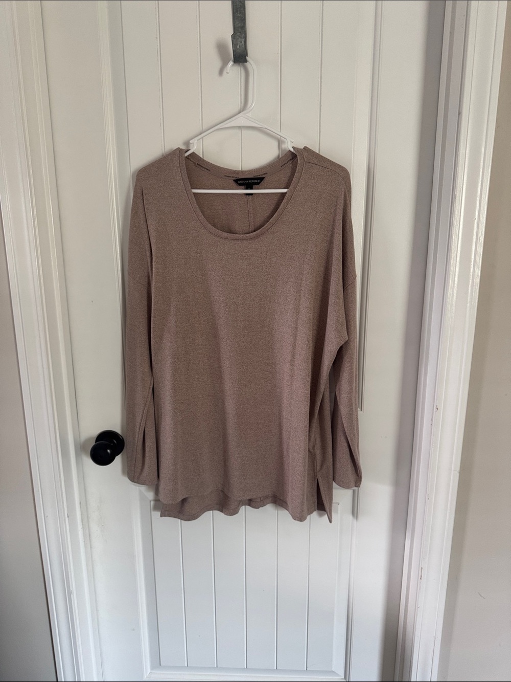 Banana Republic Banana Republic Long Sleeve Scoop Neck Top in Taupe